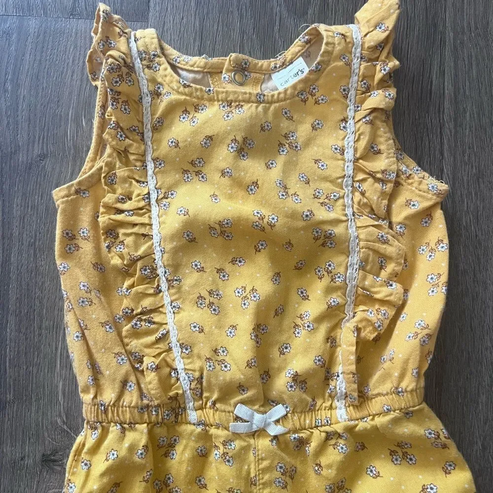 Carter's Ruf­fled Flo­ral-Print Jump­suit 9 m